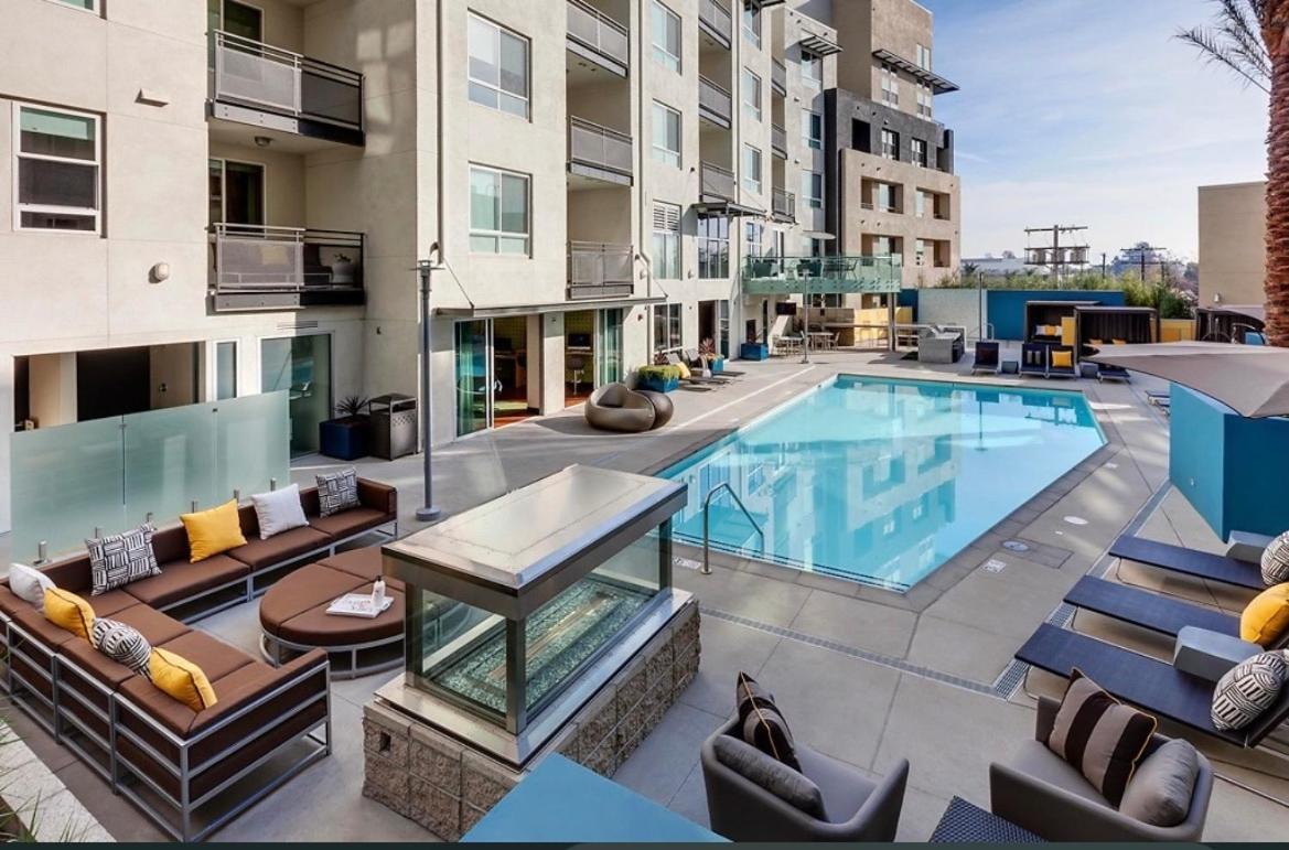Spacious 2 Bedroom 2 Bathroom In Gated Community * Los Angeles